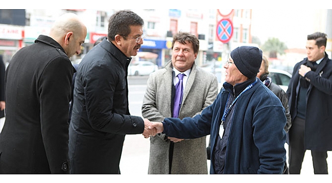 AK Partili Zeybekci, “Bir deliye ihtiyaç var, o da karşınızda”