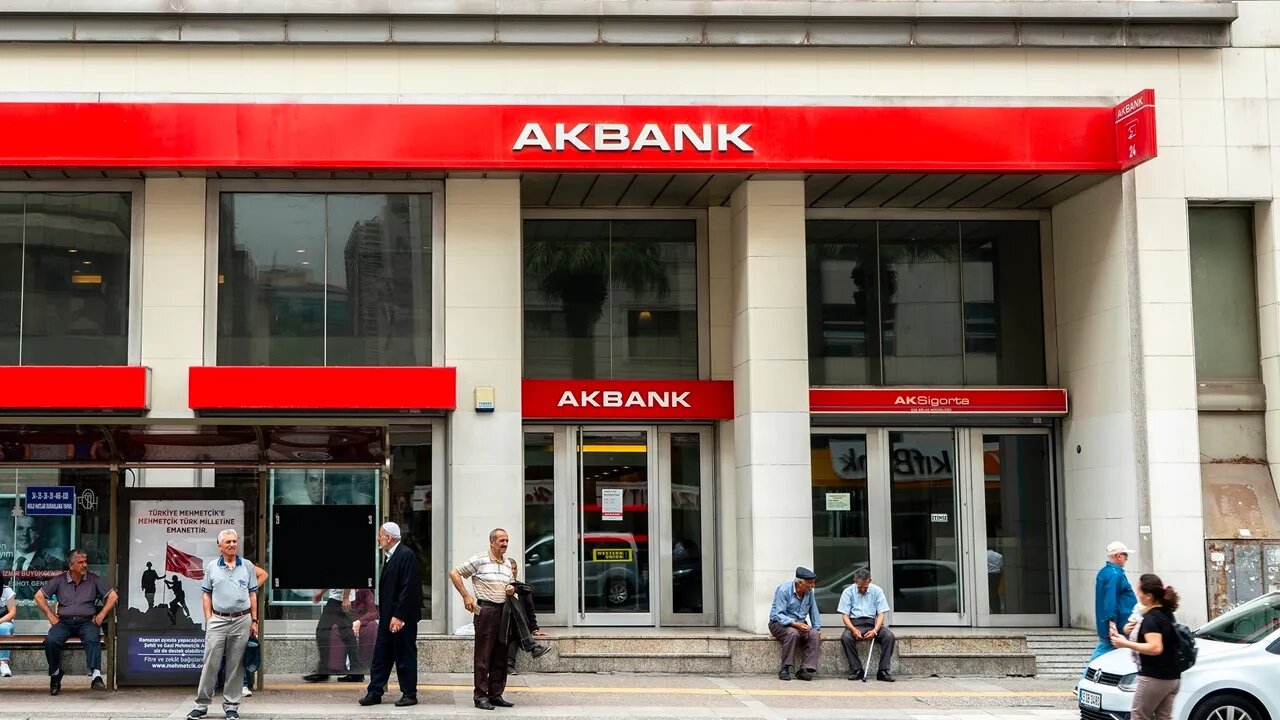 akbank-bank-of-america-alimlarindan-sonra-one-cikti