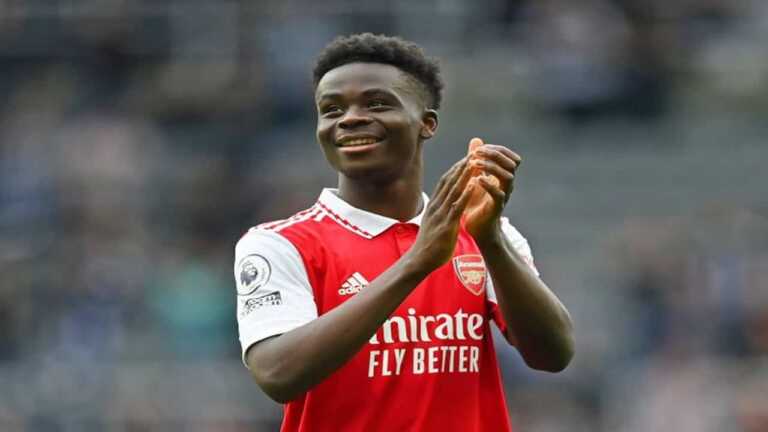 Arsenal’in Yıldızı Bukayo Saka’dan Türk Depremzedelere Yardım