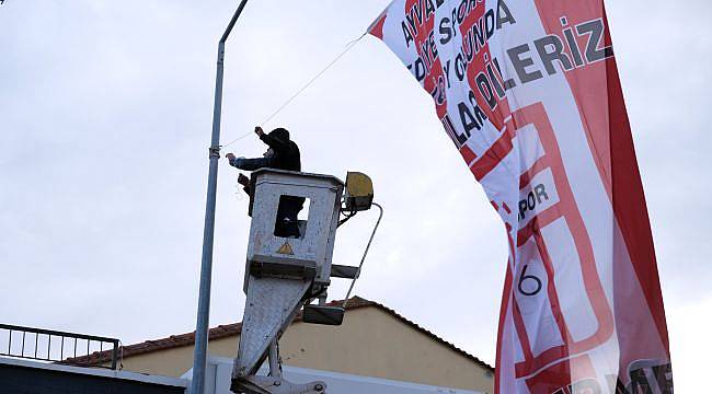 Ayvalık’ta Liderlik Hedefi Şehri Bayraklarla Donattı