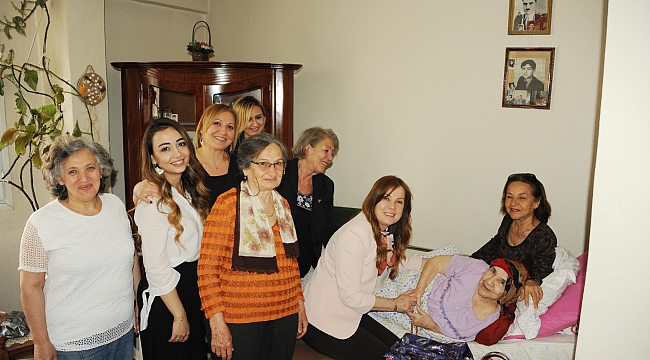 Balçova Belediye Başkanı Çalkaya en yaşlı annelere gitti