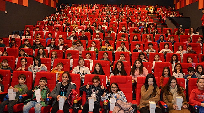 Balçovalı çocuklara karne hediyesi