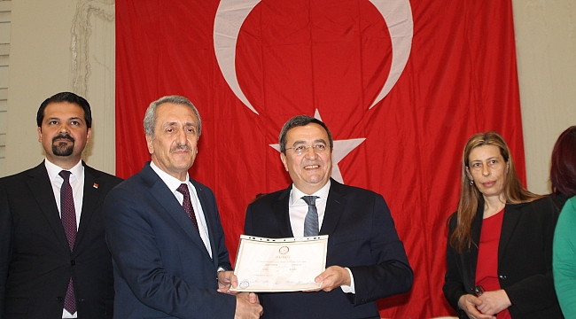 Başkan Batur, mazabatasını aldı; İmamoğlu’na selam gönderdi