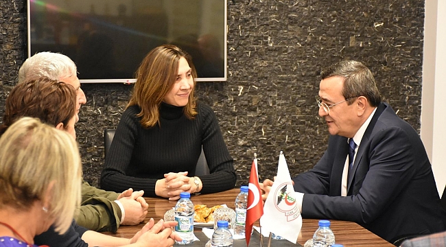 Başkan Batur, Tabip odasına İzmir vizyonunu anlattı