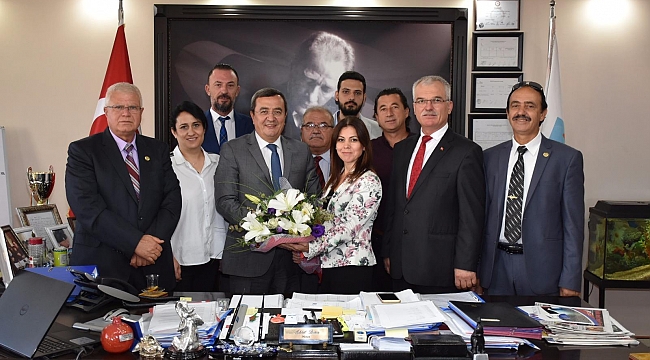 Başkan Batur’u göçmen dernekleri ziyaret etti
