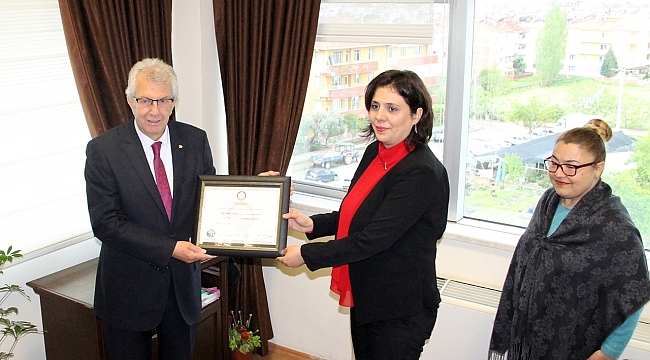 Başkan Eriş mazbatasını aldı