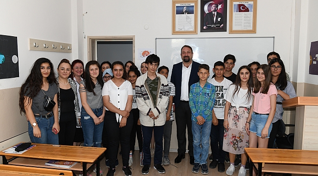 Başkan Gümrükçü, ÇİBEM’de eğitim gören öğrencileri ziyaret etti