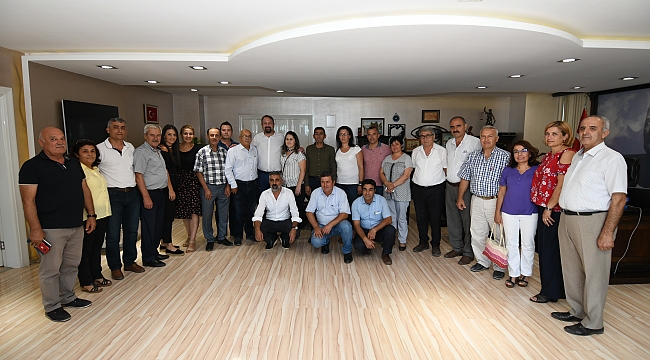 Başkan Gümrükçü Çiğlili muhtarlarla bayramlaştı