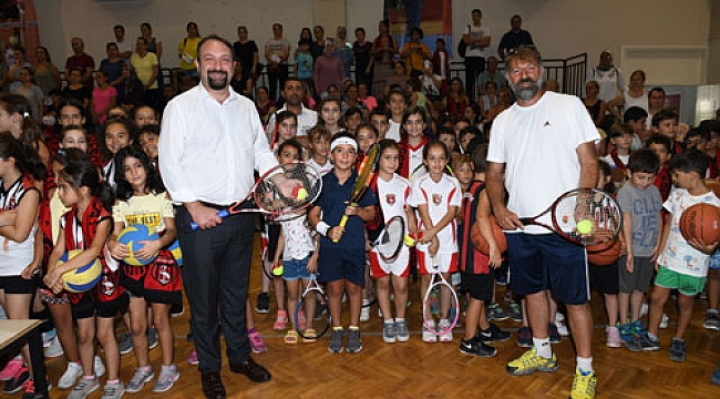 Başkan Gümrükçü sporcu miniklerle buluştu
