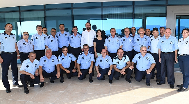 Başkan Gümrükçü zabıta personellerini makamında ağırladı