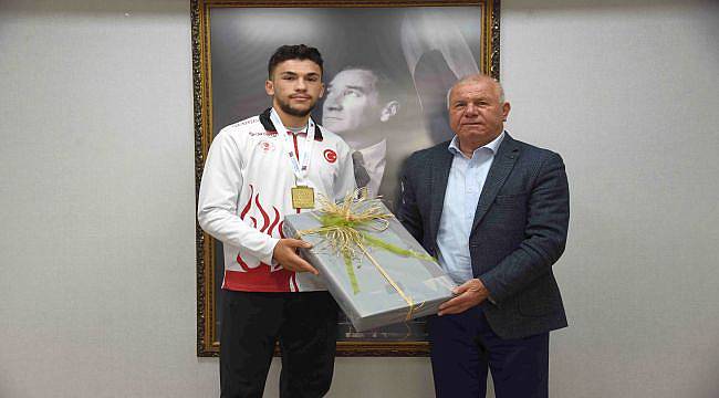 Başkan Karakayalı’dan Ağdeve’ye Hediye