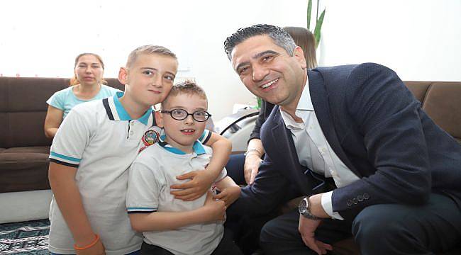 Başkan Kayalar’dan minik Engin’e ziyaret