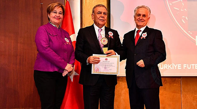 Başkan Kocaoğlu’na onur ödülü