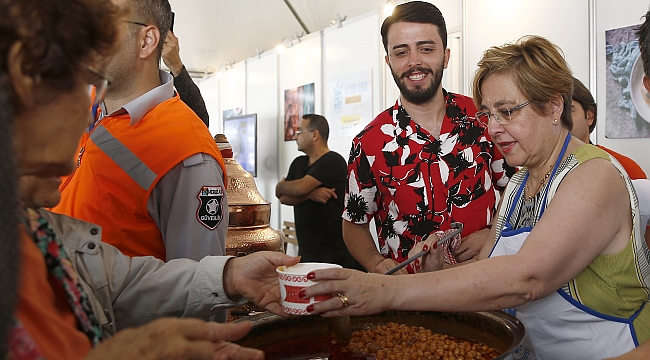 Başkan Pekdaş mutfaktaki yeteneklerini sergiledi