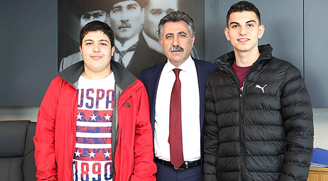 Başkan Sandal’dan Harvard’tan davet alan öğrencilere destek!