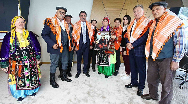 Başkan Sandal’ın makamı ziyaretçi akınına uğradı!