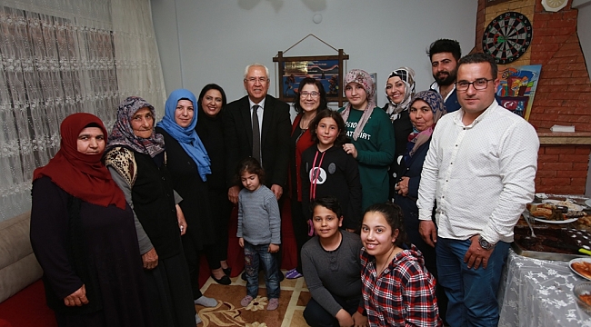 Başkan Selvitopu, “Karabağlar’ın alt yapısını oluşturmak istiyoruz”