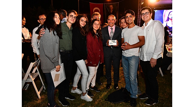 Başkan Soyer’den gençlere tam destek