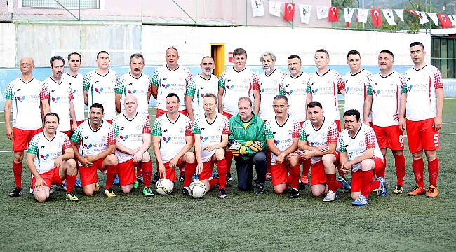 Başkan Tugay ‘Karşıyaka Belediyesi Masterler’ forması ile sahada