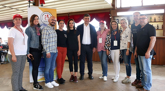 Başkan Tugay, İZKAD ile bir araya geldi