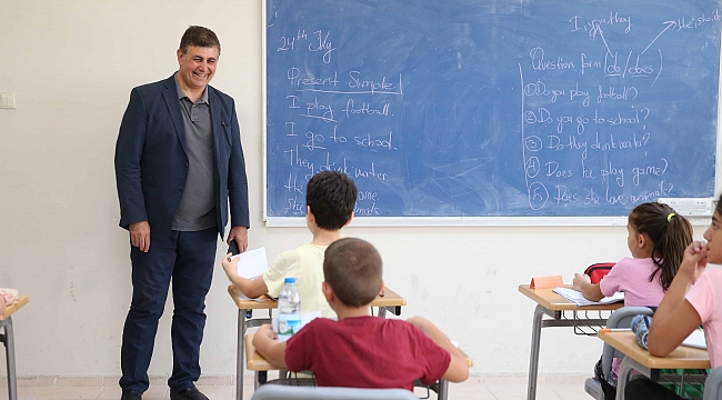 Başkan Tugay Karşıyaka’da dünya gençleriyle buluştu