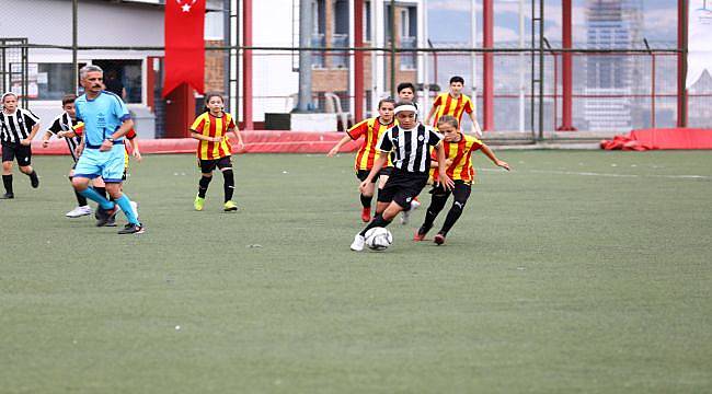 Bayraklı Belediyesinden Anlamlı Turnuva