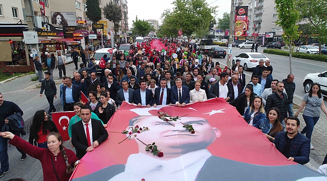 Bayraklı’da 23 Nisan şöleni