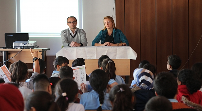 Bayraklı’da öğrencilere hayvan sevgisi semineri