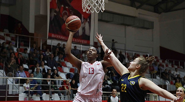 Bayraklı’nın perileri yeni sezona galibiyetle başladı