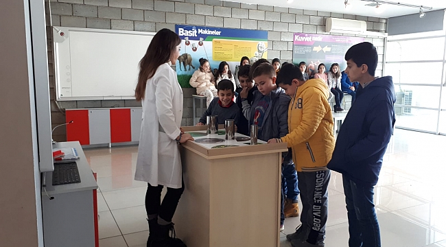 Bayraklılı çocuklar müzeleri geziyor