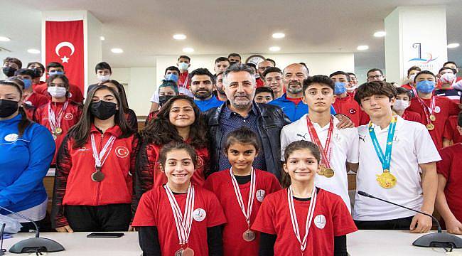 Bayraklılı Sporcular 7 Farklı Derece Elde Etti