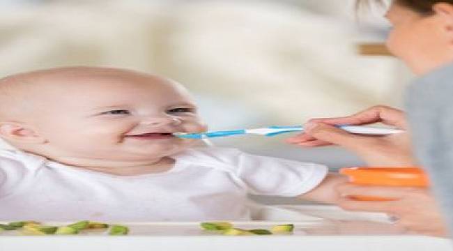 Bebeklerde ek gıdaya geçişte tuzlu gıdalardan kaçınılması gerekiyor