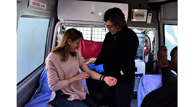 Bornova’da “Donör Ol, Umut Ol” kampanyası başladı