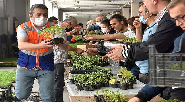 Bornova’da fide dağıtımı hız kesmiyor
