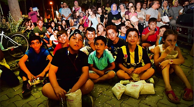 Bornova’da İzmir Film Festivali’nin gösterimine büyük ilgi