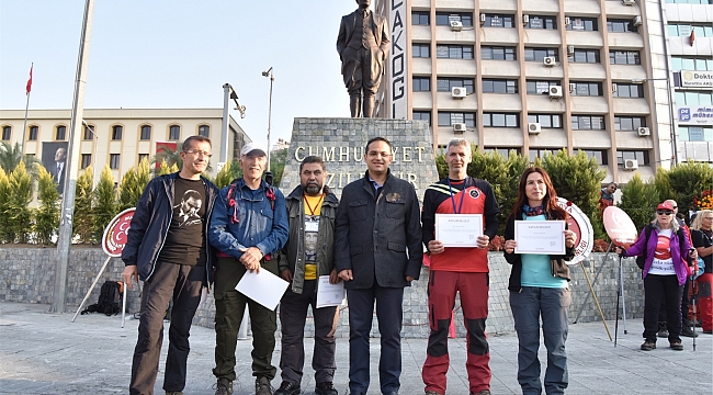 Bornova’da Ata’ya saygı yürüyüşü yapıldı