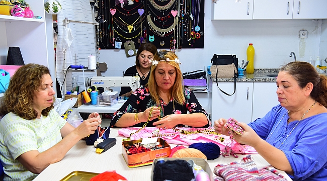 Bornova’da kadınlar üreterek kazanıyor 