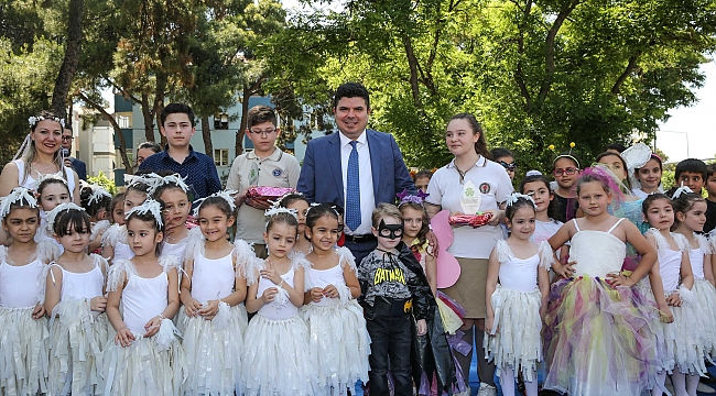Buca’da çocuklardan geri dönüşüm defilesi