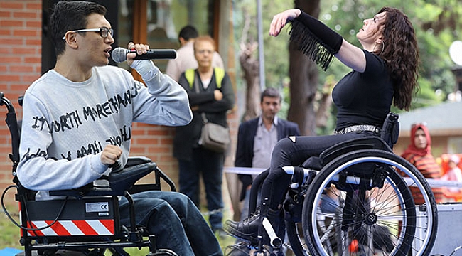 Buca’da engeller sanatla aşıldı!