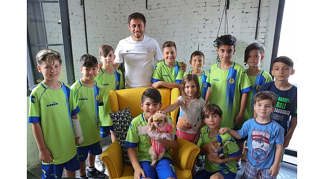 Bucalı çocuklar can dostları sahiplendi