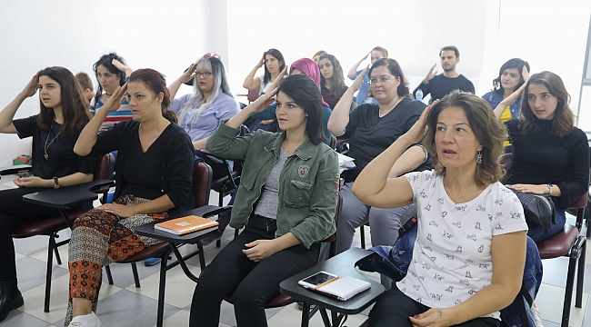 Bucalılar Cumhuriyet’i işaret diliyle kutladılar