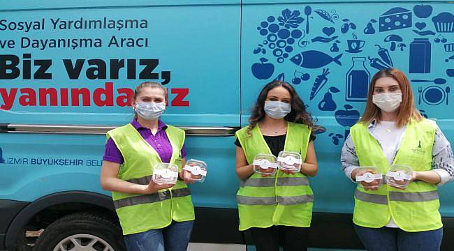 Büyükşehir Kandil Simidi Dağıttı
