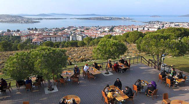 Cennet Tepesi Ayvalıklıların Buluşma Noktası Oldu