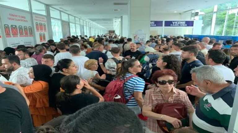 Cep Telefonu Kayıt Ücreti Artışı Sarp Sınır Kapısı’nda Yoğunluğa Neden Oldu