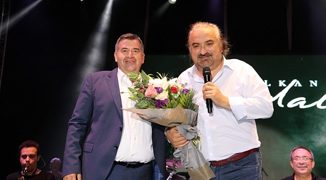 Çeşme kurtuluşu Kuzeyin Oğlu ile kutladı