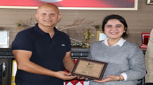 ÇEŞMELI MUHTAR TRAKTÖRÜYLE 918 LITRE ATIK YAĞ TOPLADI