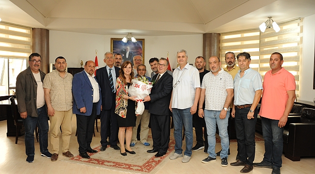 Çiçekçilerden Başkan Çalkaya’ya teşekkür ziyareti