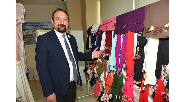 Çiğli’de el sanatları sergisini Başkan Gümrükçü açtı