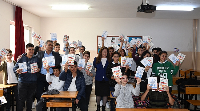 Çiğli’de öğrencilere Çocuk Hakları Sözleşmesi dağıtıldı