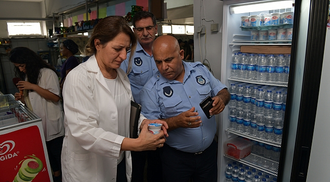 Çiğli’de zabıta okul kantinlerini denetledi